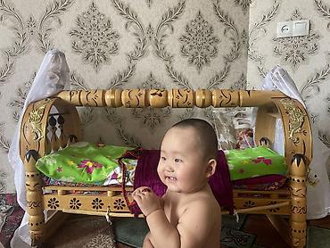 huggies бишкек: Продаю бешик,за 4000 сом.материал из баркута. вктсап,мобильный — 2