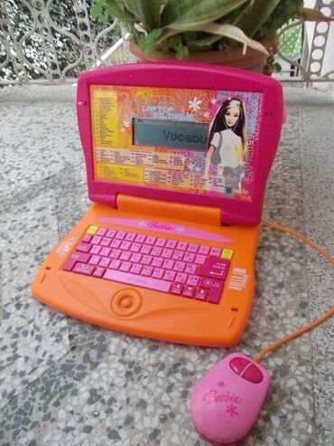 Barbie Laptop za decu.Igracka je jako zanimljiva iz koje deca uce i