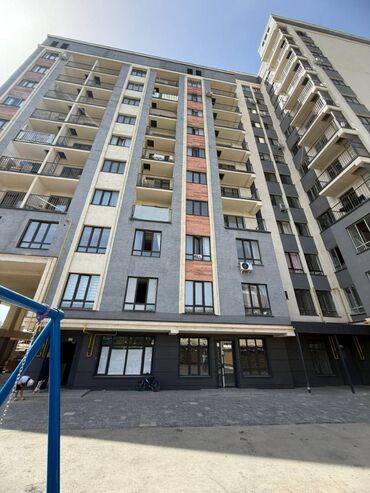 продаю место ош базар: Продаю Офис 98 м², Без ремонта, Без мебели, Многоэтажное здание, 1 этаж