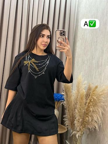 oversize tshirt: Qadın T-shirt kolleksiyası - Modellər: - Qara oversize T-shirt – ön — 5