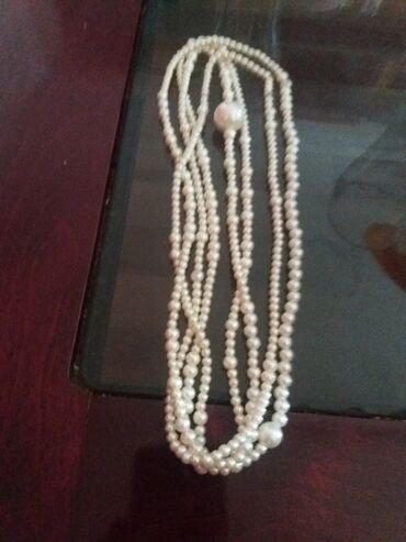 srebrni nakit kompleti: Ogrlica od belih bisera. Bižuterija. Dugačka 194 cm
