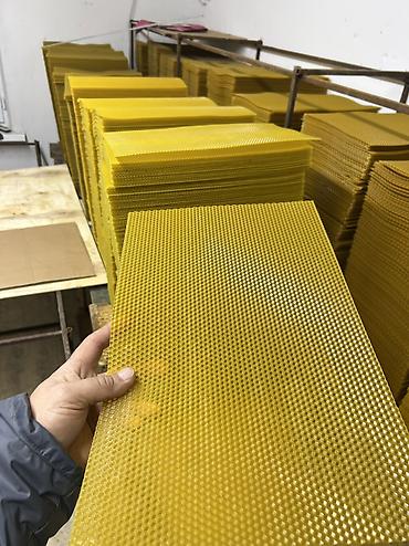 Воск: Акция акция 3100 сом натуральная 5 кг в коробке Вощина пчеловодная — 1