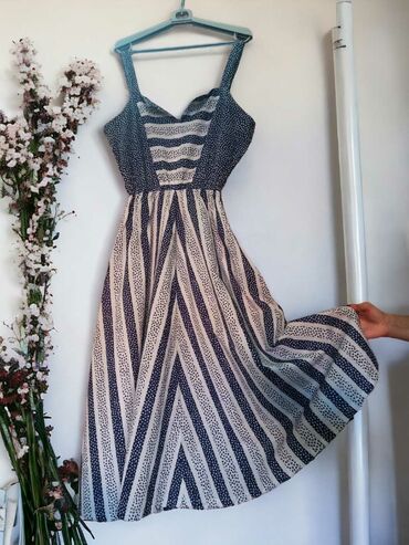Haljine: Letnja pamucna haljina, vintidz. Slike s izrezom na dekolteu su