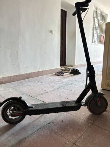 Elektrikli samokatlar: İşlənmiş Elektrik samokat 10", 251 - 350 Vt, 26 - 35 km/s, Ünvandan götürmə — 1