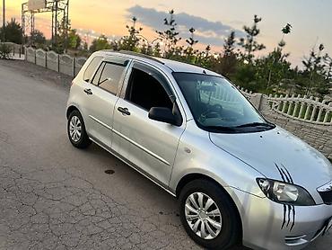 мата секыл: Mazda 2: 2003 г., 1.3 л, Кол менен иштөөчү, Бензин, Хетчбек — 3