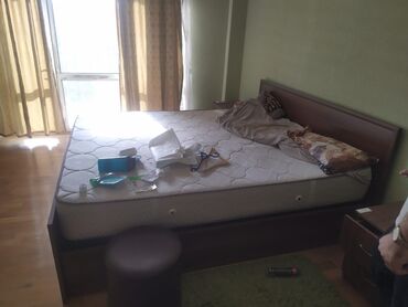 siyirmeli: Б/у, Двуспальная кровать, Без подьемного механизма, С матрасом, Без выдвижных ящиков