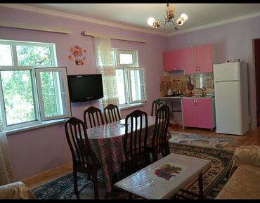 Günlük kirayə evlər: 100 kv. m, 3 otaqlı, İnternet, Telefon, Qaz — 27