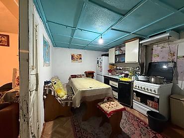 Продажа коттеджей и домов: Үй сатылат • Жер аянты: 9 сотых • Үй 3 бөлмөлүү • Сырты жана полу — 8