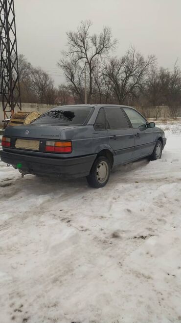 Volkswagen: Volkswagen Passat: 1988 г., 1.8 л, Механика, Газ