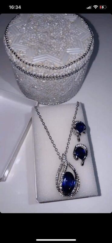 Setovi nakita: Kompleti nakita
Cena 1500din — 14