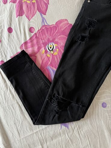 lindex farmerke: Crnee pocepane skinny jeans🖤
•vel xs
•cena 400 dinara