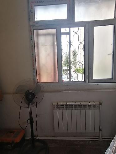 güneşli: Y. Günəşli qəs. 4 otaqlı Leninqrad layihə,hündür 1ci mərtəbədə işıqlı — 9