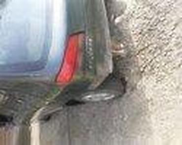 prodajem motor: GLAVA MOTORA ZA PEUGEOT 306 OD 1996. DO 2002. GOD. | glava motora — 1