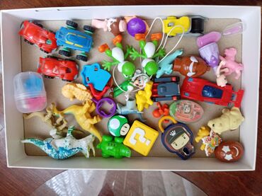 popit harda satilir: Kinder oyuncaqlar hardasa 30eded dir hamisi bir yerde 5azn satilir