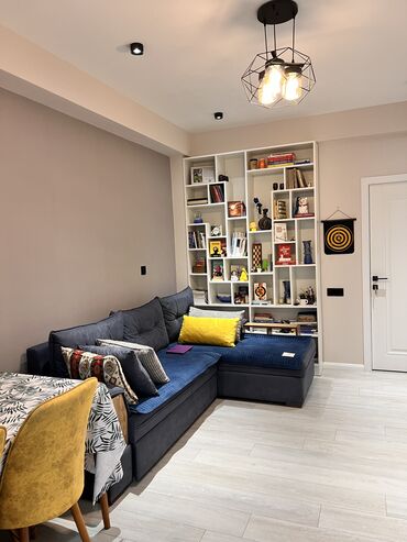 Uzunmüddətli kirayə mənzillər: Öz evimdir . 2 otaq kirayə verilir. Xırdalanda. Əla evdir isti pol — 4