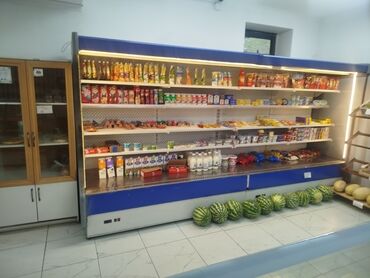 холодилник витринный: Холодильный прилавок с открытым доступом, идеально подходящий для