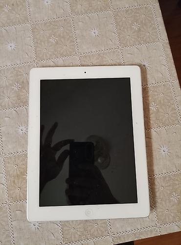 aipad: Apple iPad (gümüş rəng, arxa hissədə “iPad 16GB” qeydli)QEYD(ZAPCAST — 2