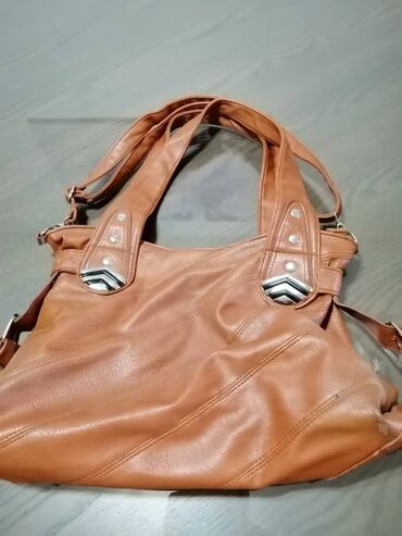 zenska kozna torba trendy: Torba braon boje, br 6, dužina kaiša 60 cm, ima spolja 1 džep, unutra