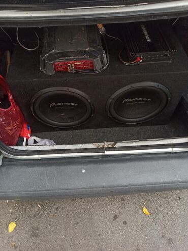 Dinamiklər və sabvuferlər: Avtomobil üçün Pioneer səs sistemi komplekti Tərkib: - Pioneer — 2