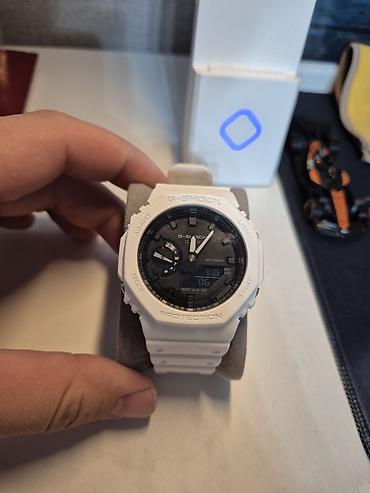 Спортивные часы: Casio G‑SHOCK GA-2100 (белые) - Корпус и безель: ударопрочный — 1