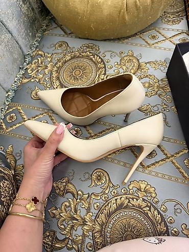 Женская обувь: Kurt Geiger London qadın qayığı – klassik stilettolar - Rəng — 1