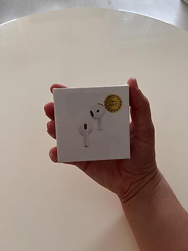 andrea bocelli cd: 1)Nove neotpakovane AirPods 4 slušalice 2)Originalno pakovanje 3)100% — 1