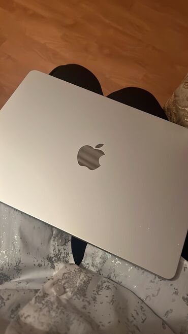 macbook air m2 qiymeti: Б/у Apple MacBook, 13.5 ", Apple M2, 256 ГБ, Бесплатная доставка