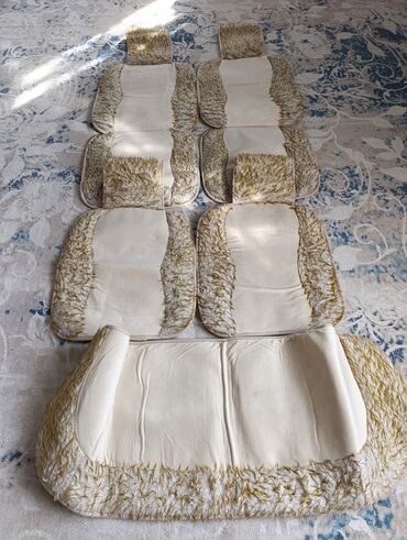 сиденья на нива: Чехлы Меховые, С подушкой, цвет - Бежевый, Universal Seat cover, Б/у, Платная доставка, Самовывоз