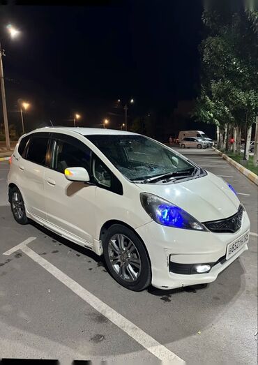 фит автомобиль: Honda Fit: 2011 г., 1.5 л, Вариатор, Бензин, Хэтчбэк