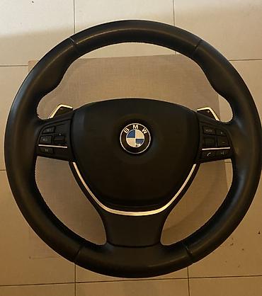 BMW sükanı, orijinal dizayna malik çoxfunksiyalı idarəetmə düymələri