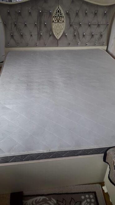 Taxt satilir.160/200 olcude Teze kimidir Qiymet 300 man matras daxil
