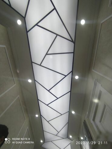 перегородка для лестницы: Modern LED işıqlandırmalı tavan paneli - Gərginlik tavanı üslubunda