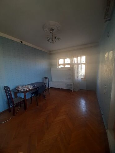 Otaqların satışı: Satılır: işıqlı, geniş zal otağı Bakıxanovda İcranın arxasında 7/9 — 3