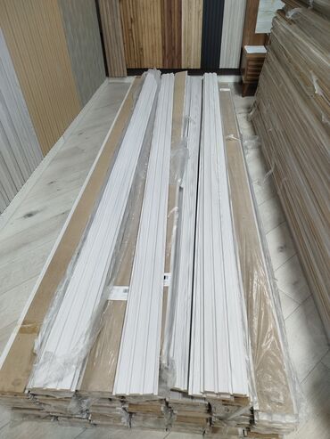 межкомнатные перегородки в баку: Ağ rəngli dekorativ plintus və süpürgəlik profilləri - Material