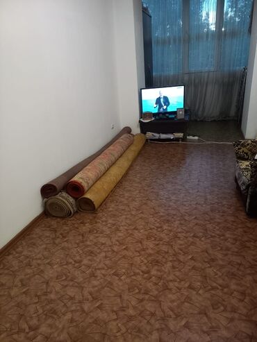 срочно продаётся 1 комнатная квартира в районе ошского рынка: 1 комната, 38 м², Индивидуалка, 2 этаж, Косметический ремонт