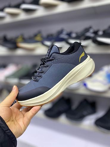 Детская обувь: Кроссовки и кеды — широкий выбор моделей на полках магазина. - — 15