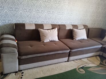 диван в комплекте с креслами: Угловой диван, цвет - Коричневый, Б/у