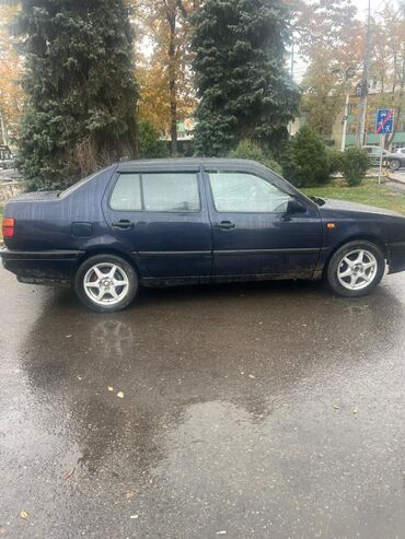 Volkswagen: Volkswagen Vento: 1994 г., 1.8 л, Механика, Бензин, Седан