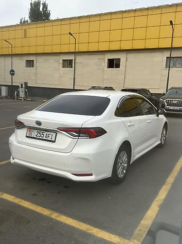 byd e2 2024: Toyota Corolla: 2019 г., 1.8 л, Вариатор, Гибрид — 3