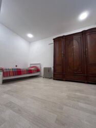 Uzunmüddətli kirayə mənzillər: Kirayə ev verilir 2 otaq kuxnastudiya təzə remontdan çıxıb hər bir — 4