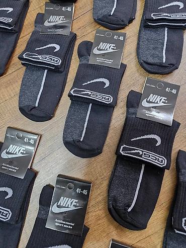 Čarape i donji veš: Srednja duzina pamučnih čarapa
12 pari 2500 — 1