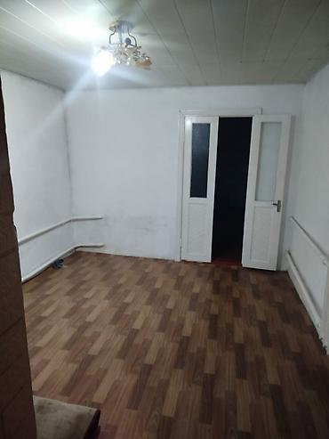 Продажа коттеджей и домов: Дом с двором и садом - Отдельный жилой дом с закрытым двором. Въезд — 9