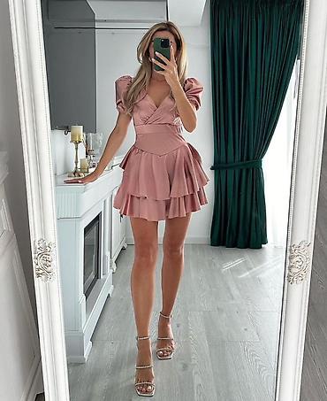 Haljine: Saten mini haljina sa volanima
Po super ceni 1999 din 
One size — 6