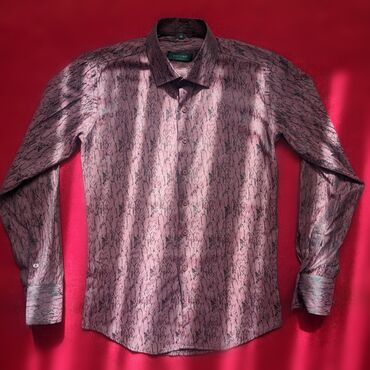 каракол вещи: 👔Новая Мужская Рубашка. 🏷️Размер 39. Бардовый цвет. Текстурный принт