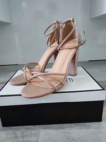 Босоножки, сандалии, шлепанцы: Nüanslı nude rəngdə qadın sandal – qalın dabanlı, nazik cizgili — 2