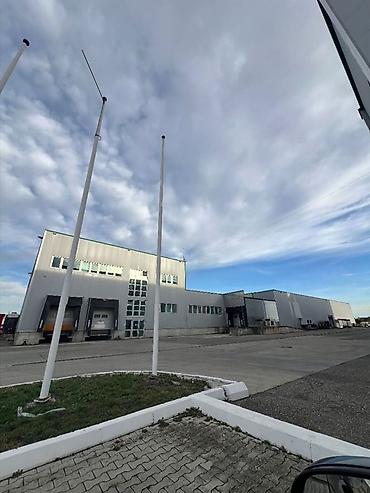 Nekretnine: Izdaje se zgrada 3200m2 . Deljiva na nezavisne celine od 200m2 na — 8