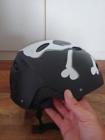 Dodaci za bicikl: Skate/biciklistička kaciga sa motivom lobanje obim 56 cm - Dizajn — 7