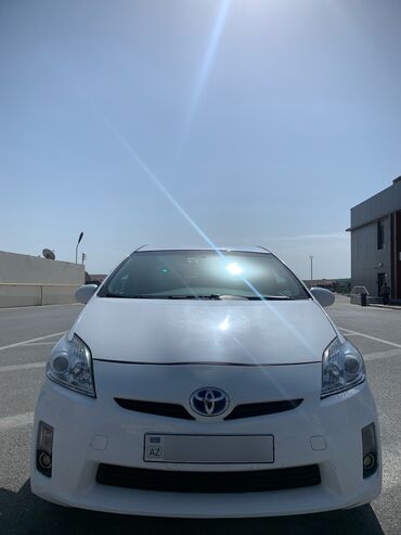 ucuz raf: Toyota Prius: 1.8 l | 2011 il Sedan