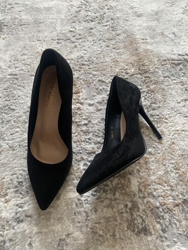 Женская обувь: Туфли Размер: 38.5, цвет - Черный