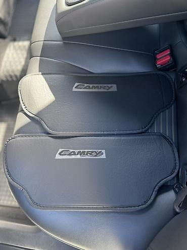 обшивка камри: Продаю накладки на заднюю часть передних сидений для Toyota Camry — 1